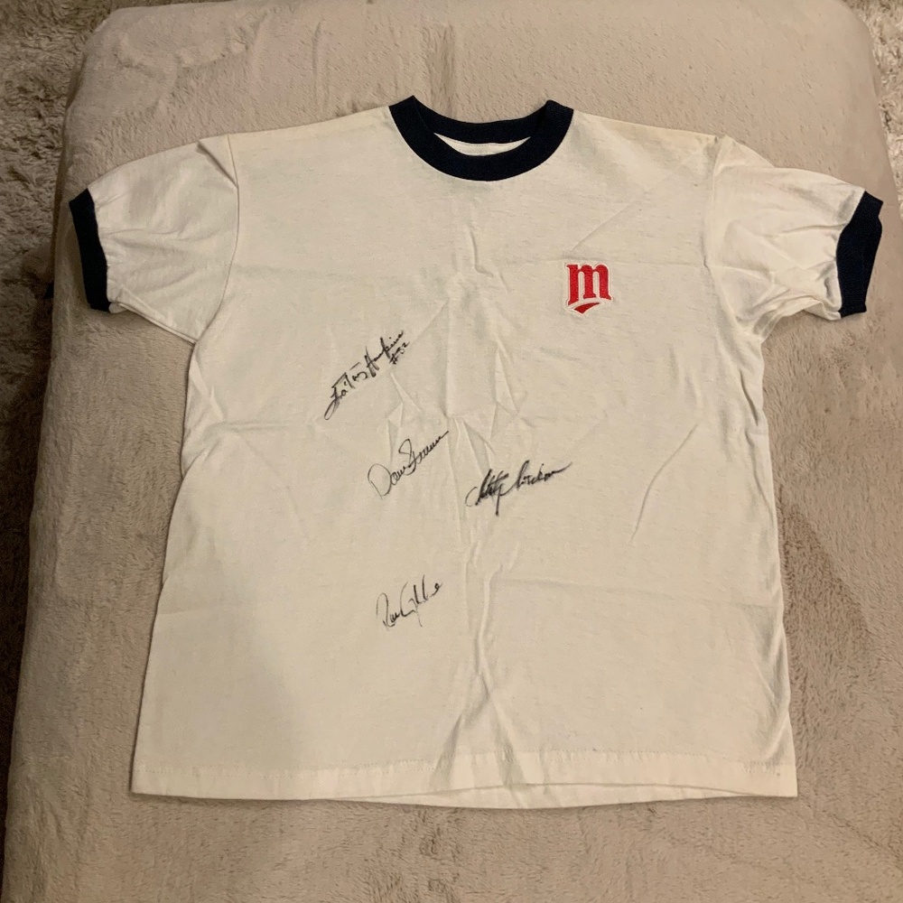 Minnesota Twins Baseball Autographed T-shirt Homer Hankies